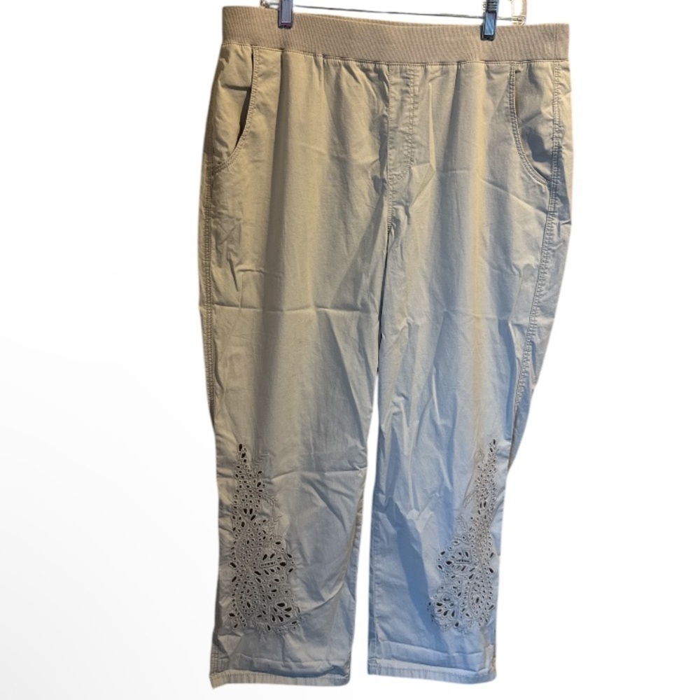 Chicos Cropped Pants eyelet Detail size 14 khaki colored NeW